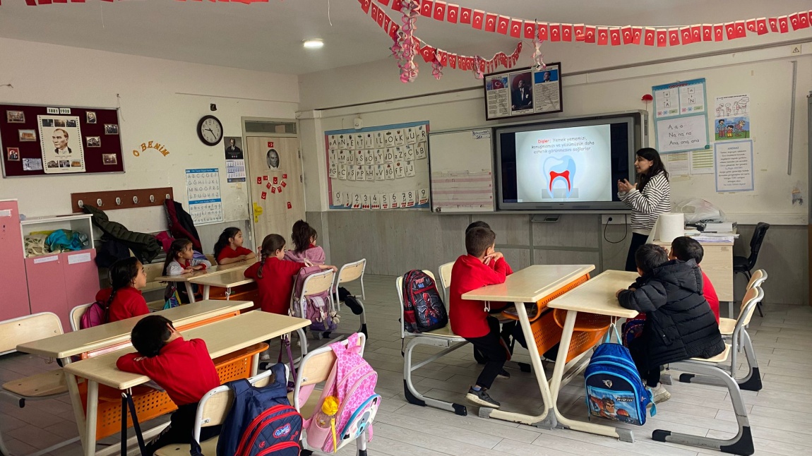 İLKOKUL ÖĞRENCİLERİMİZE DİŞ EĞİTİMİ SEMİNERİ DÜZENLENDİ